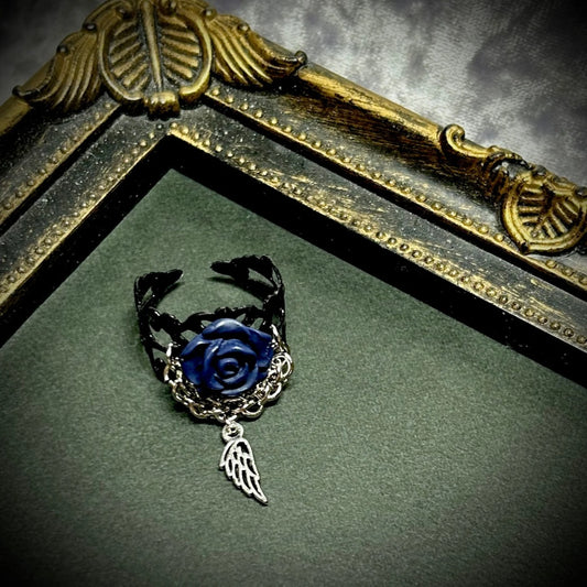 <01005>gothic ring (blue/feather)