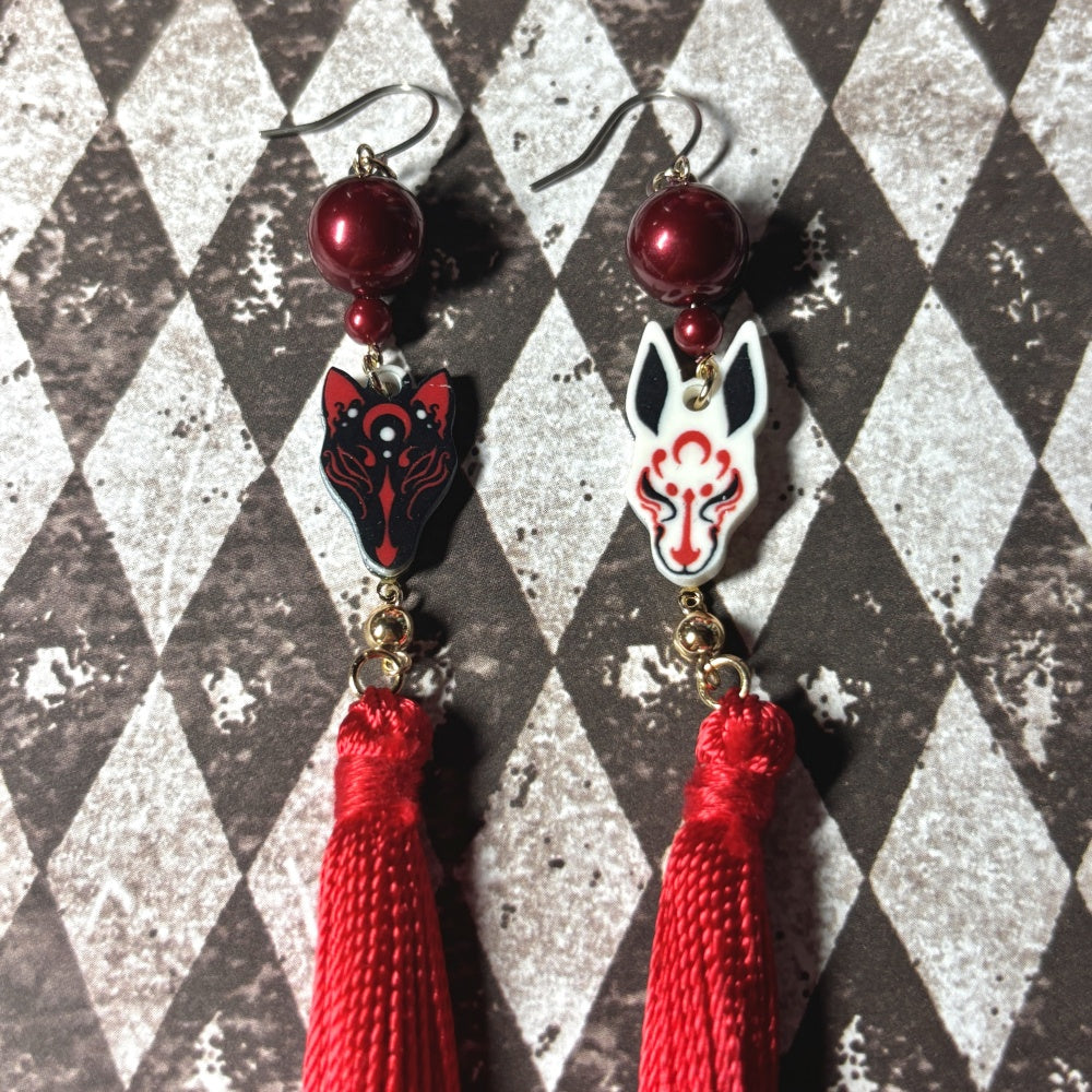 <24020>Yokai fox and rabbit masks tassel earrings(black fox/white rabbit)