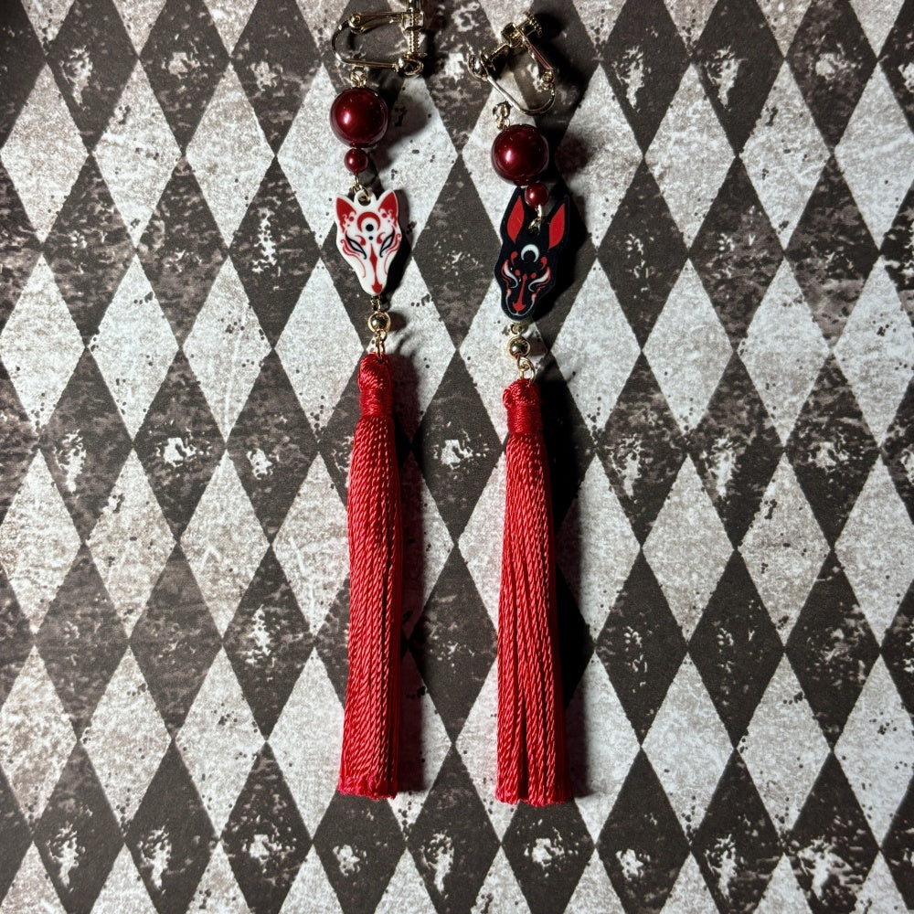 <24023>Yokai fox and rabbit masks tassel clip-on earrings(white fox/black rabbit)