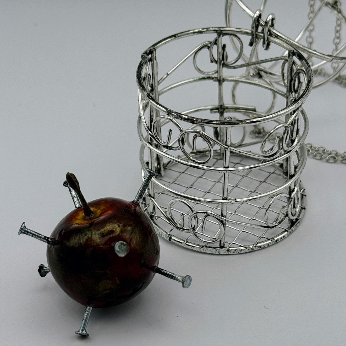 <18112>Birdcage Necklace (silver× Poisoned Apple)