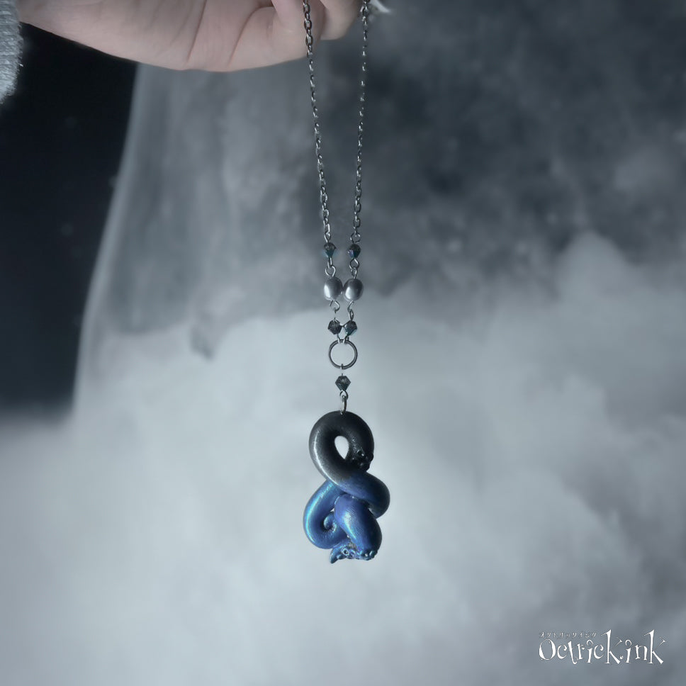 <22030>KRAKEN necklace (frozen)