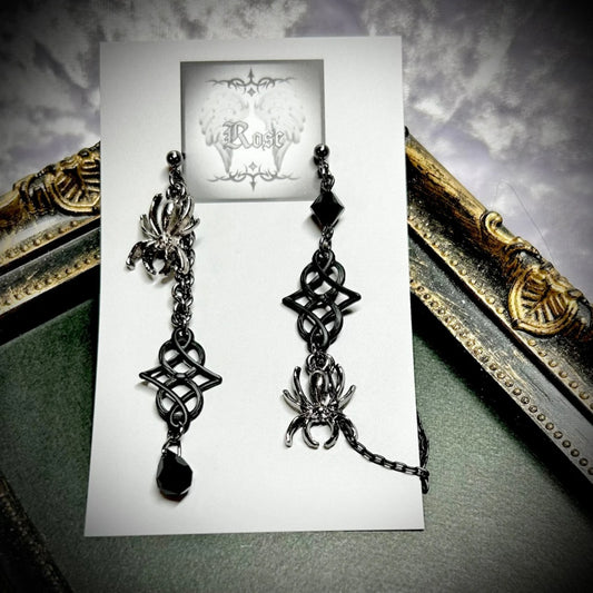 <01022>spider asymmetry earring(black)