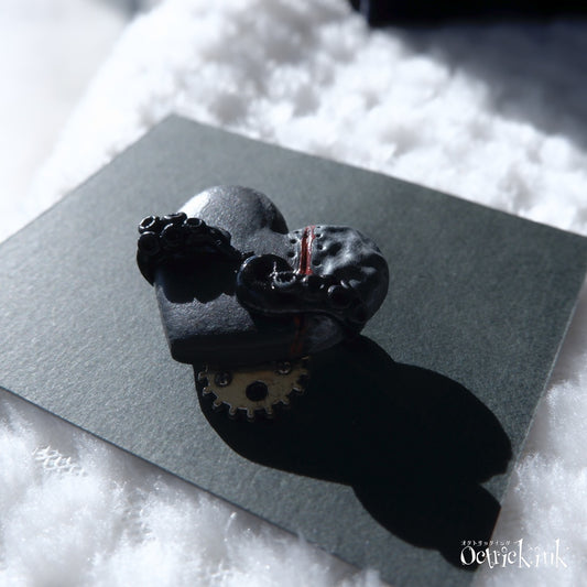 <22044>KRAKEN heart brooch（Black）