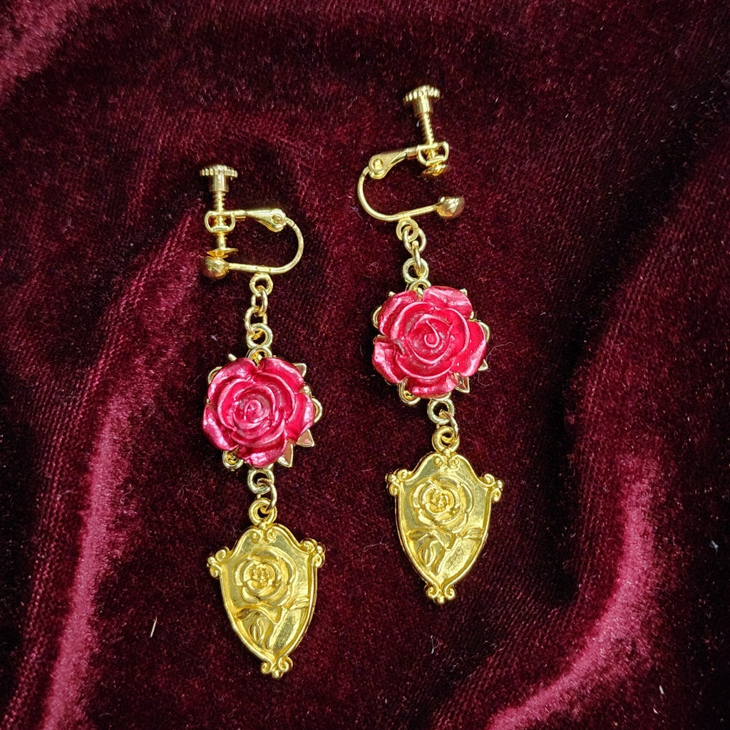 <11002>red shield clip-on earrings