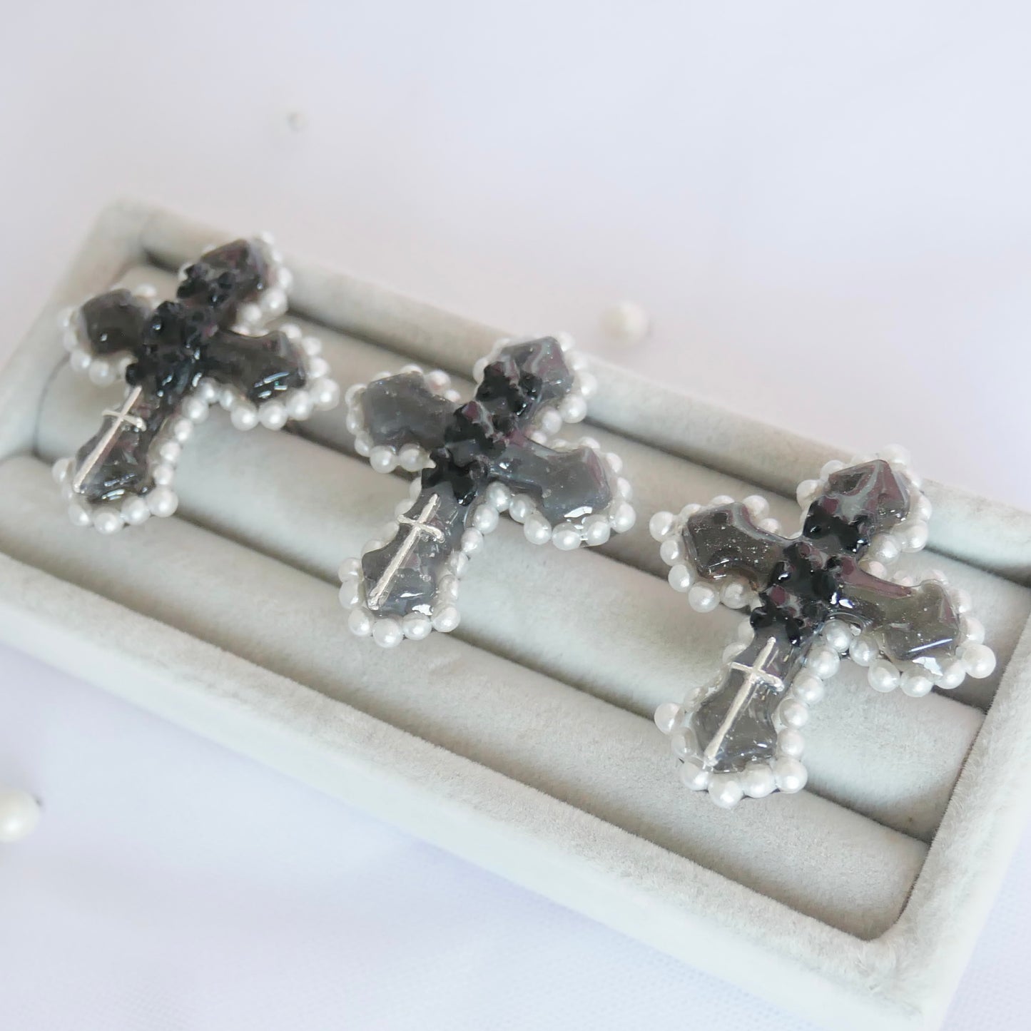 <15002>Cross ring (black)