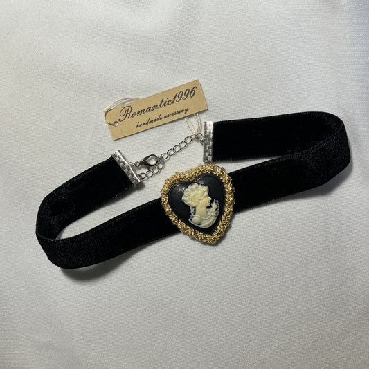 <04140>Creepy lady choker