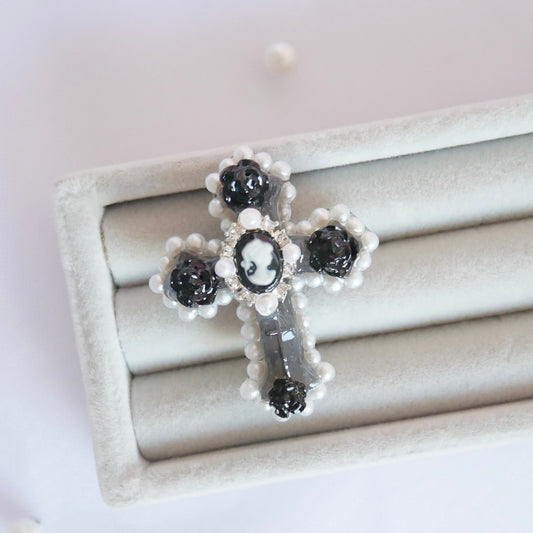 <15001>Cross ring (black cameo)