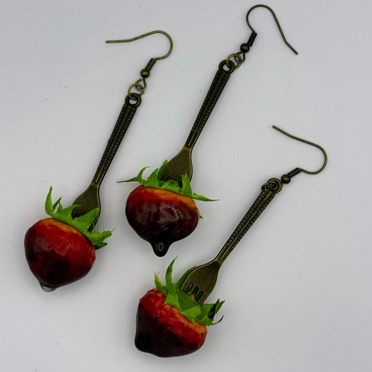 <18097>Strawberry Chocolate Earrings