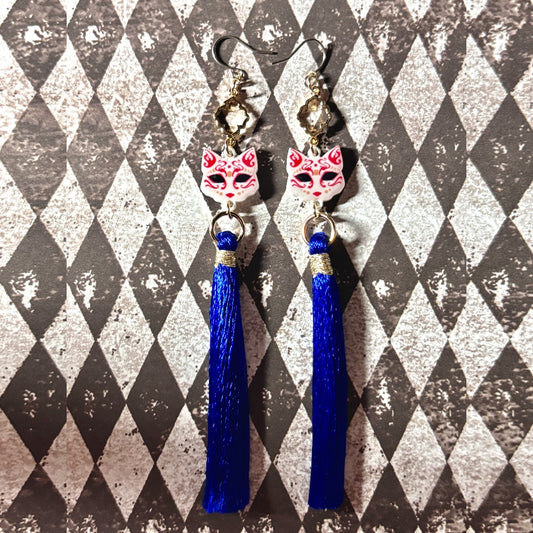 <24026>Black cat masks tassel earrings