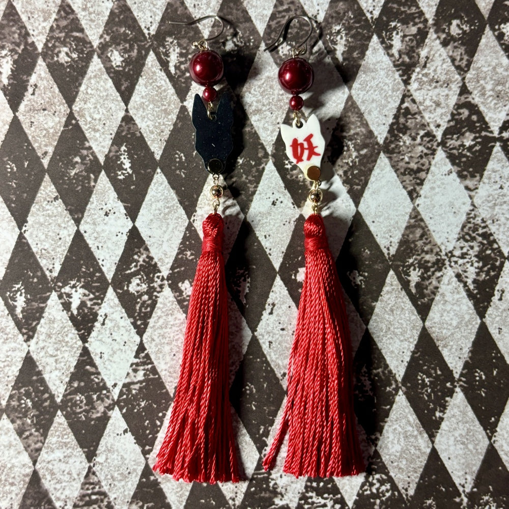 <24022>Yokai fox and rabbit masks tassel earrings(white fox/black rabbit)