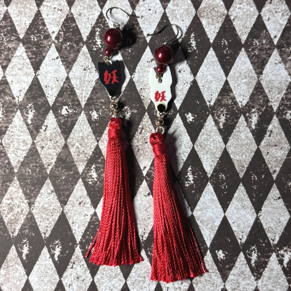 <24020>Yokai fox and rabbit masks tassel earrings(black fox/white rabbit)