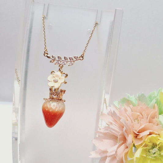 <19009>princessstrawberry necklace