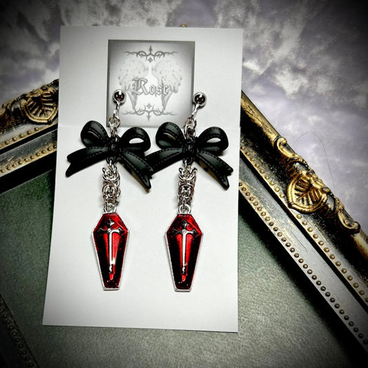 <01037>coffin&ribbon earclip(red)