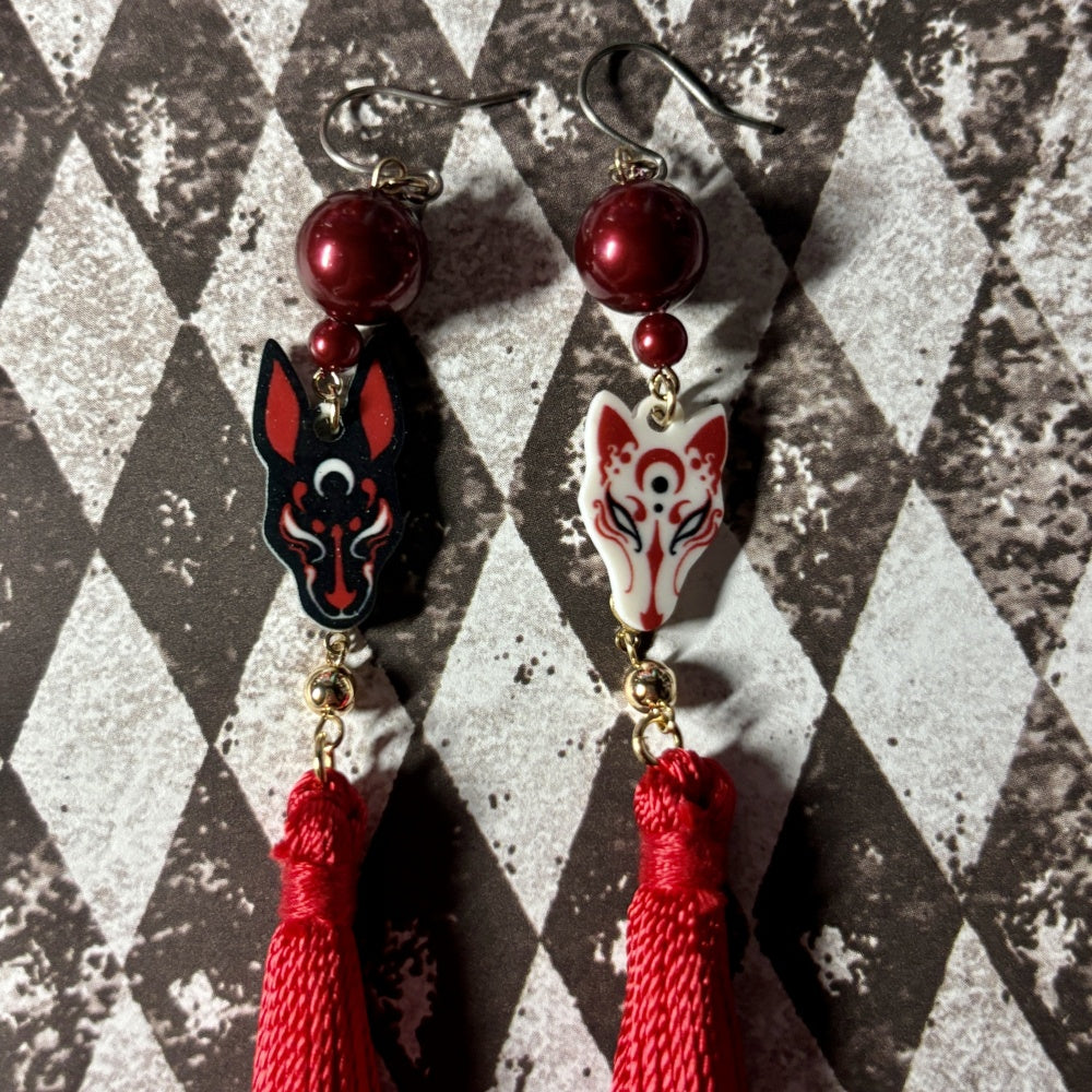 <24022>Yokai fox and rabbit masks tassel earrings(white fox/black rabbit)