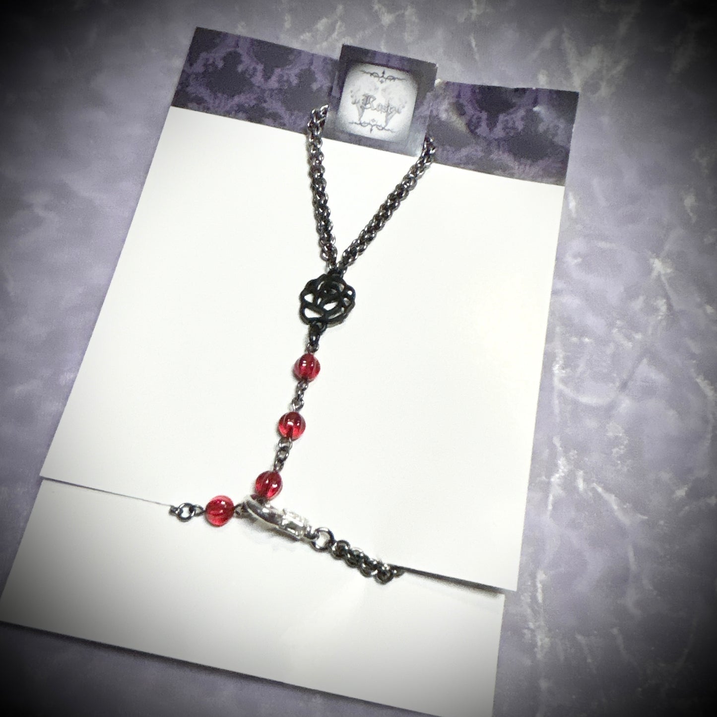 <01047>hand chain/black rose