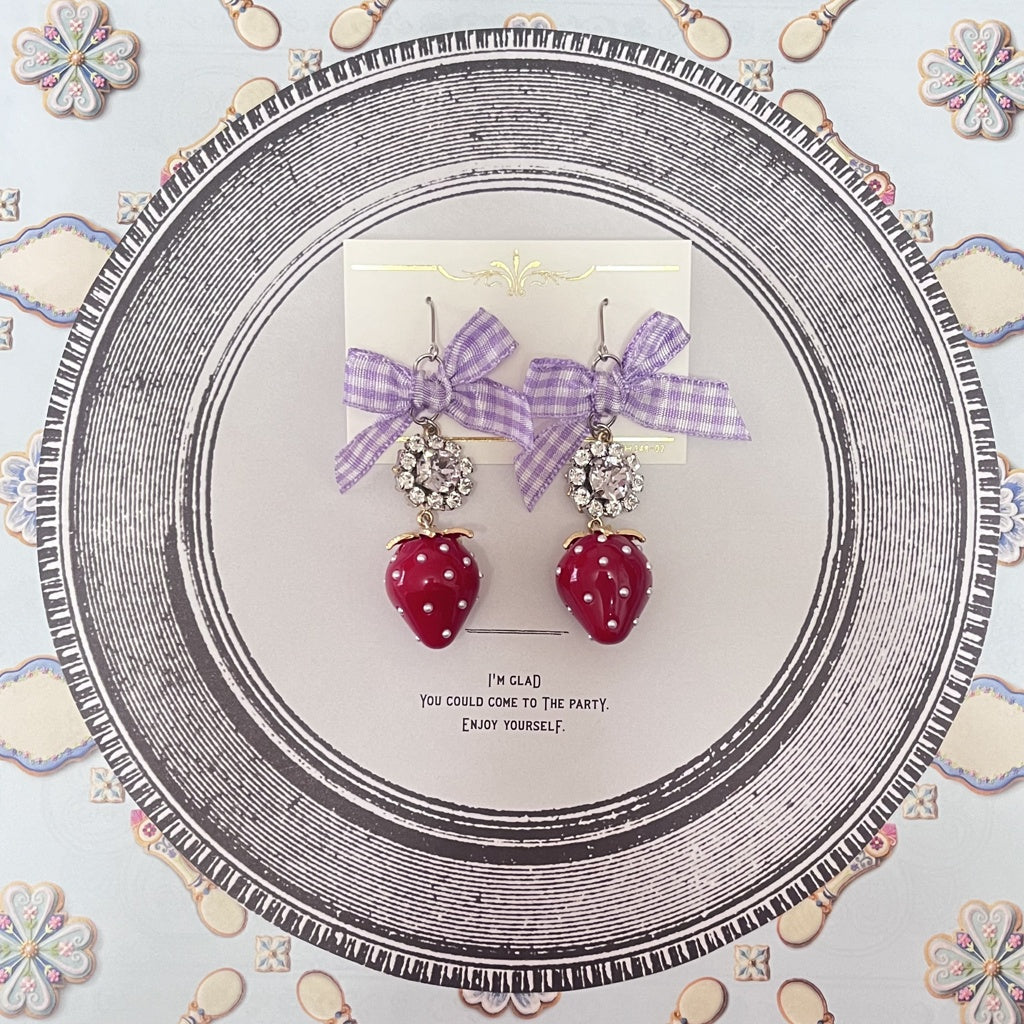 <13029>Liz's favorite strawberry earrings（Lavender×Crystal×Red Strawberry）