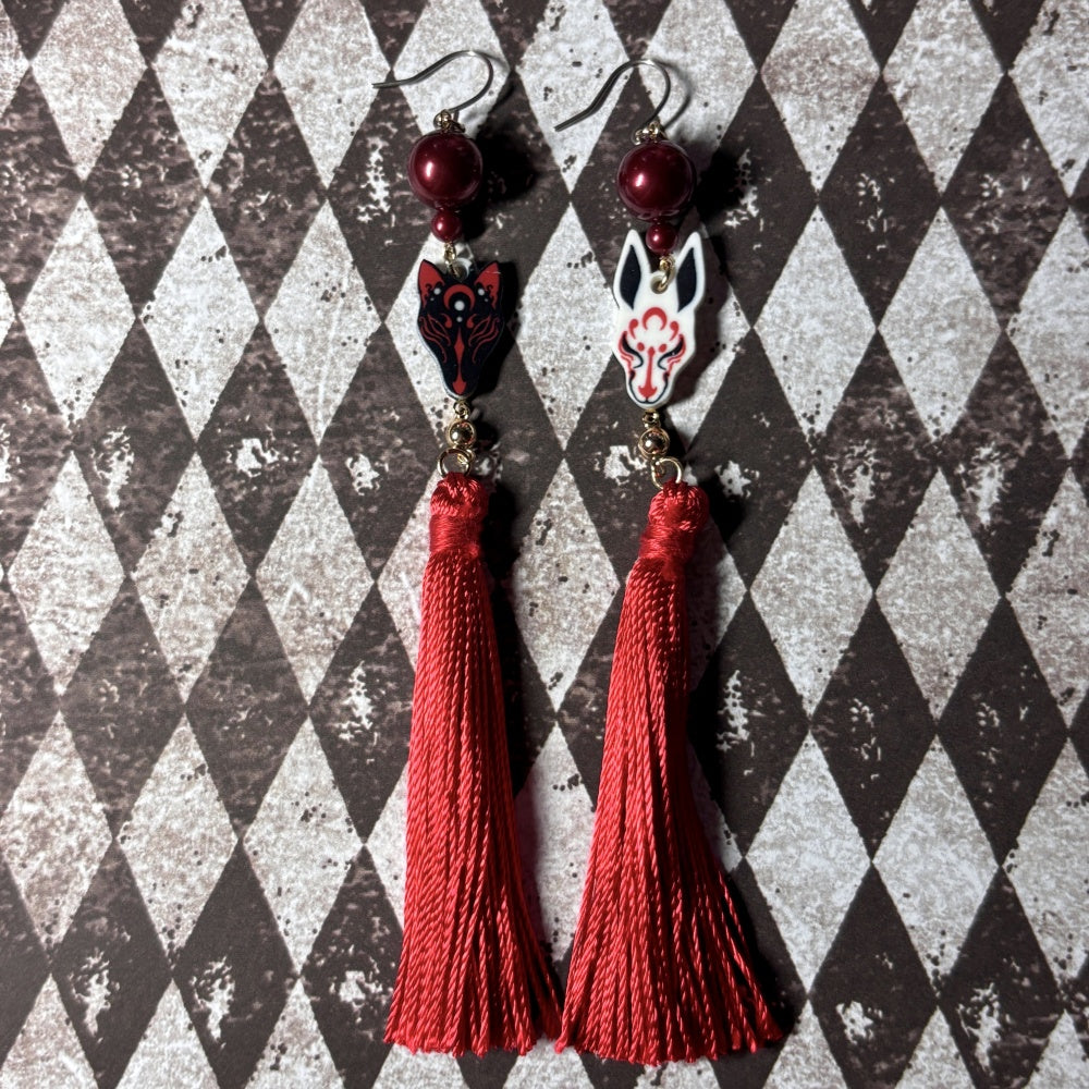 <24020>Yokai fox and rabbit masks tassel earrings(black fox/white rabbit)