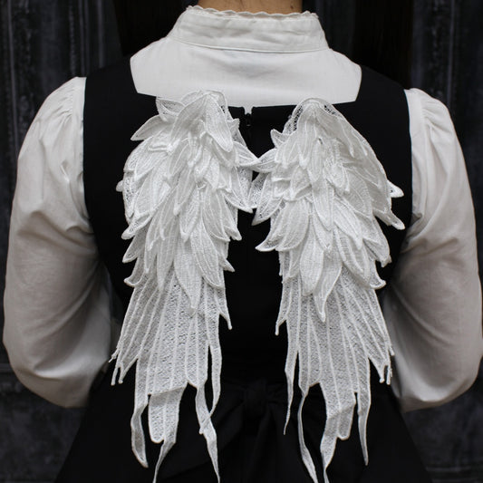 <11035>A brooch that allows you to grow angel wings onto your clothes.