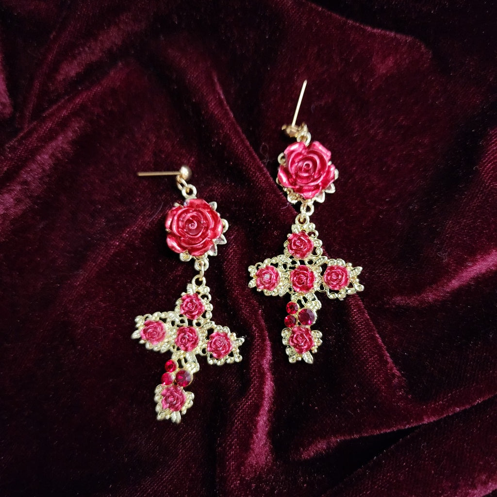 <11001>cross earrings covered in roses