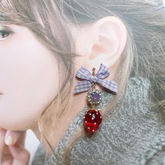 <13032>Liz's favorite strawberry earrings（Lavender×Cyclamen Opal×Clear Strawberry）