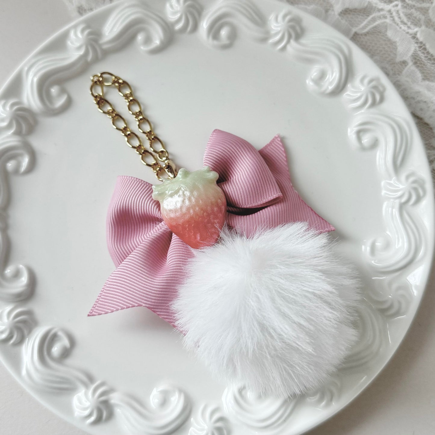 <25063>Bag charm White Fur