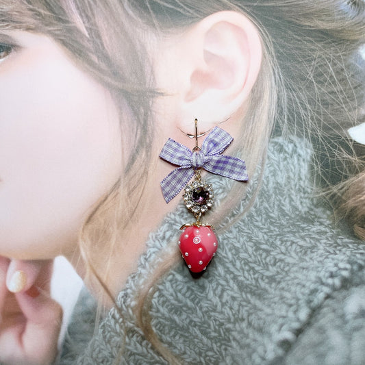 <13031>Liz's favorite strawberry earrings（Lavender×Amethyst×Dark pink Strawberry）