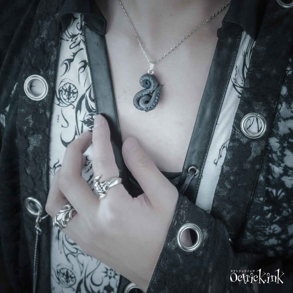 <22041>KRAKEN Dark Night Necklace