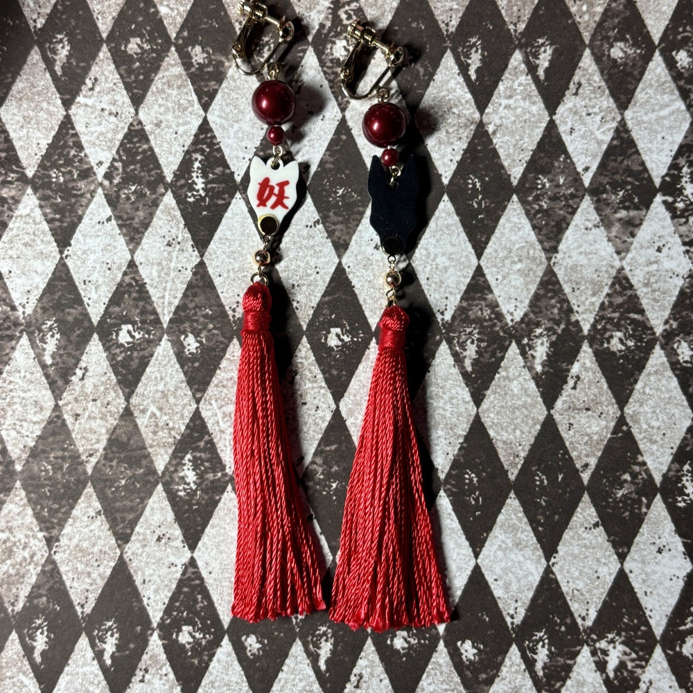 <24023>Yokai fox and rabbit masks tassel clip-on earrings(white fox/black rabbit)