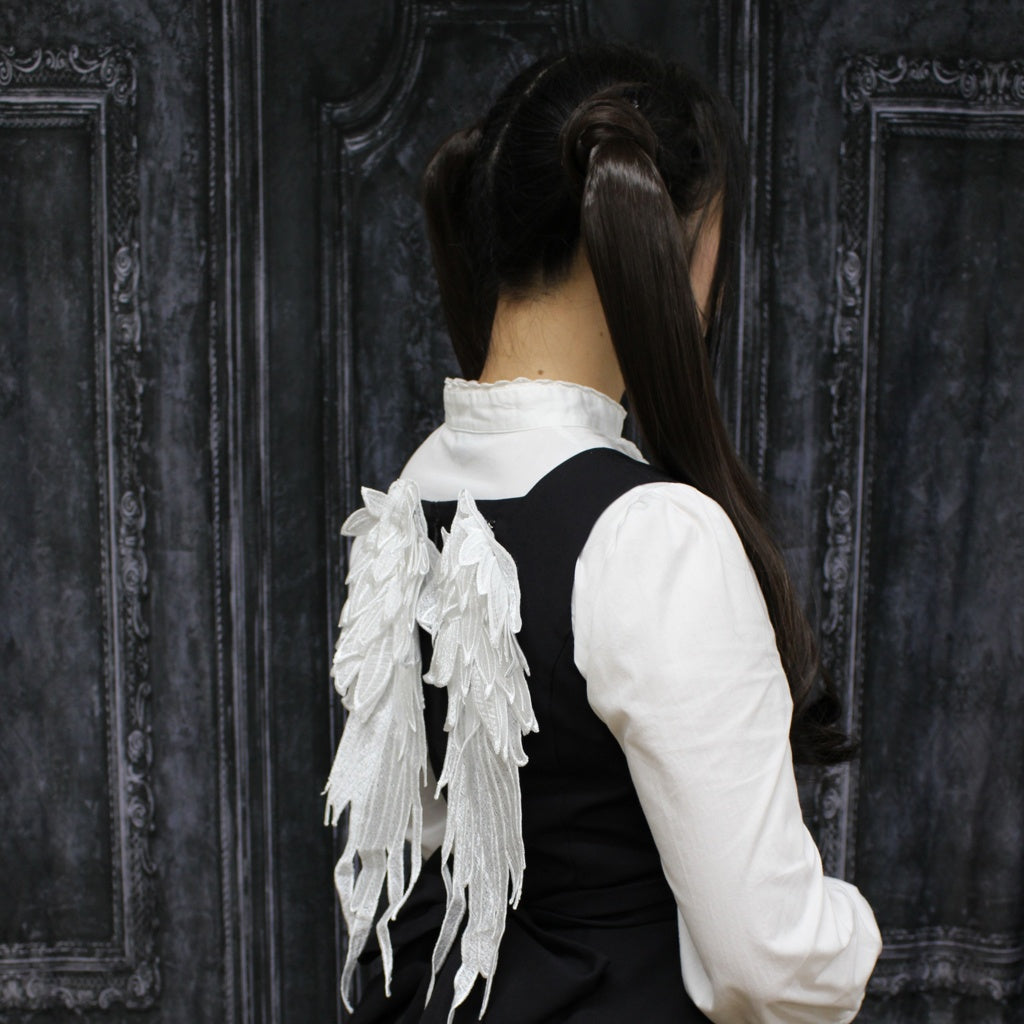 <11035>A brooch that allows you to grow angel wings onto your clothes.