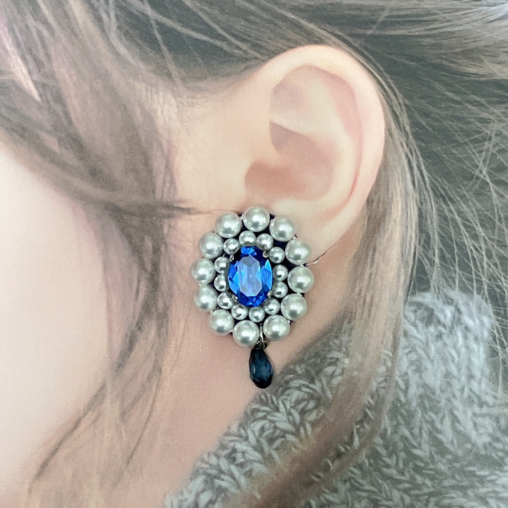 <13027>Pretentious lady's earrings（White×Blue）