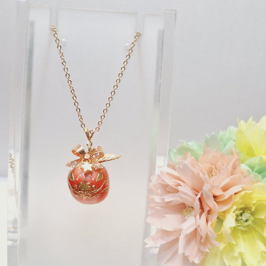 <19012>apple necklace