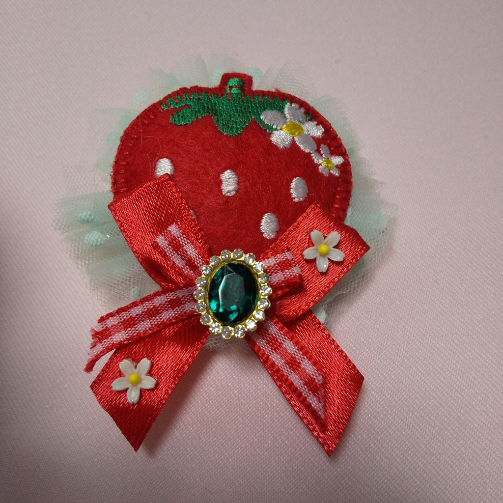 <35070>Strawberry brooch (mint green)