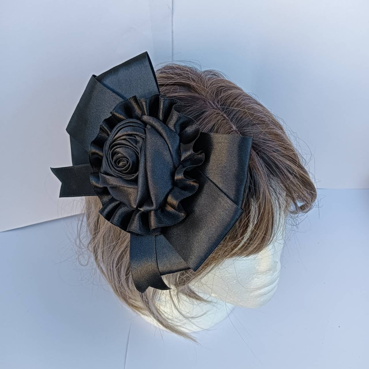 <09017>Rosette style brooch(black)