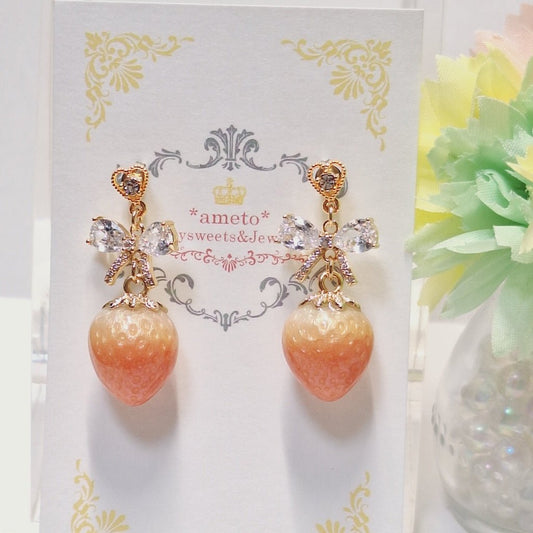 <19039>strawberry earrings heartribbon