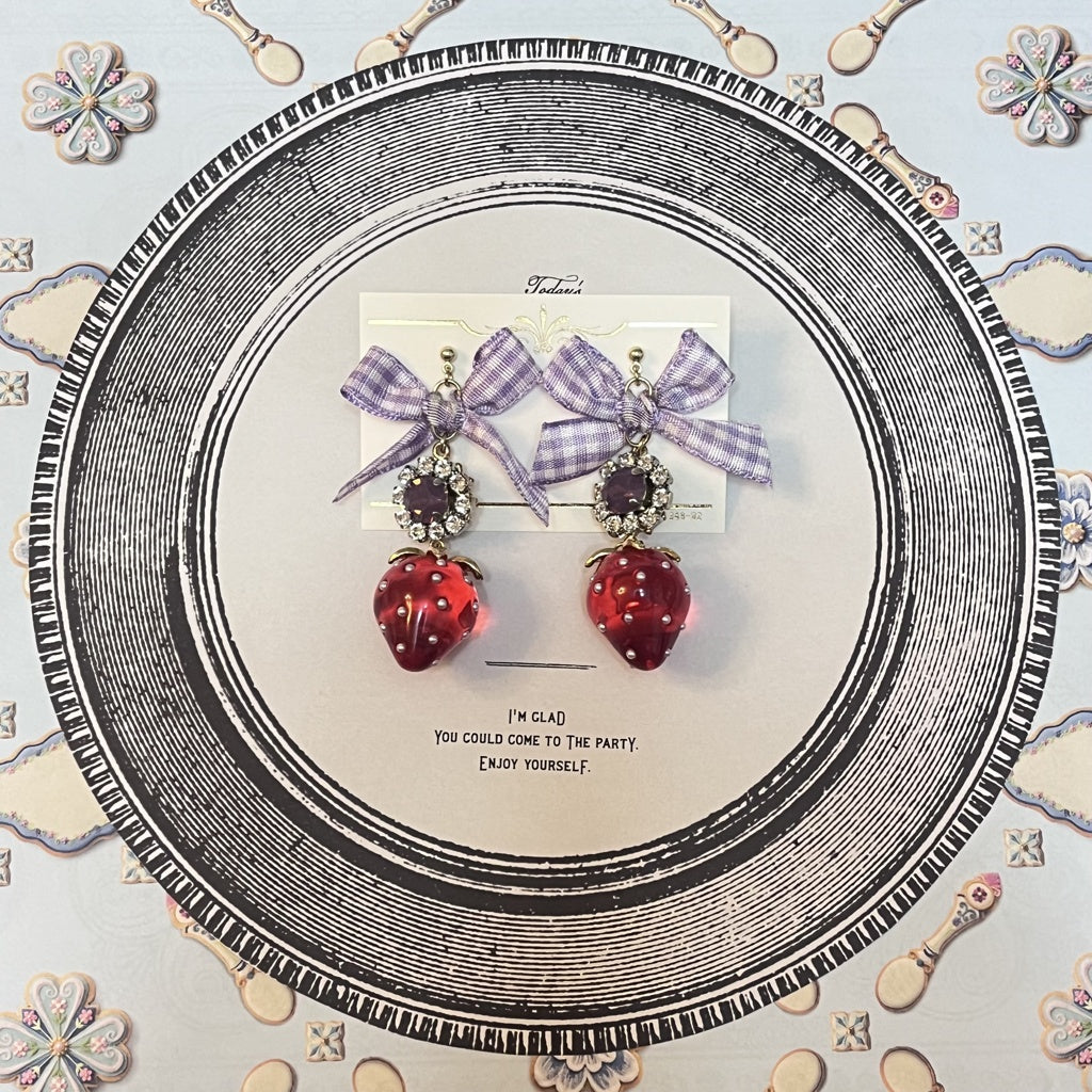 <13032>Liz's favorite strawberry earrings（Lavender×Cyclamen Opal×Clear Strawberry）