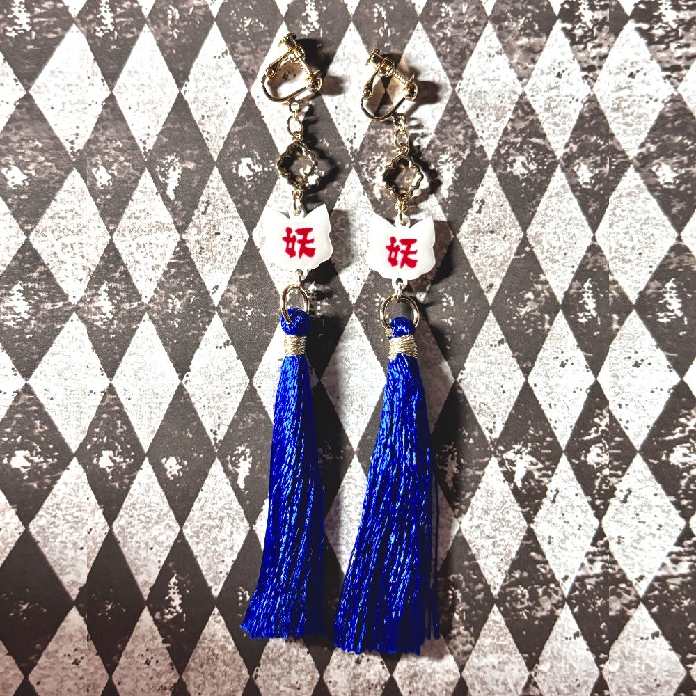 <24027>Black cat masks tassel clip-on earrings