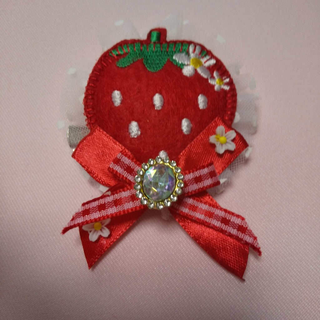 <35069>Strawberry brooch (white)