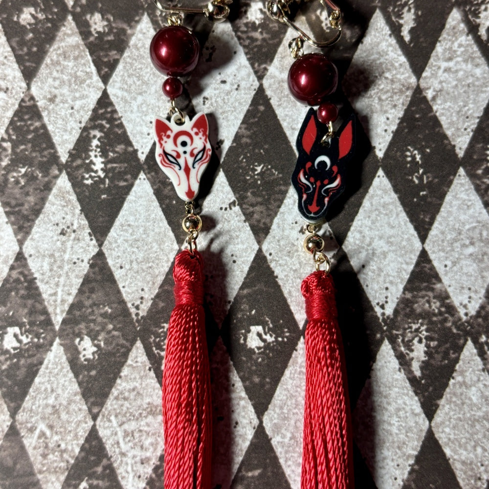 <24023>Yokai fox and rabbit masks tassel clip-on earrings(white fox/black rabbit)