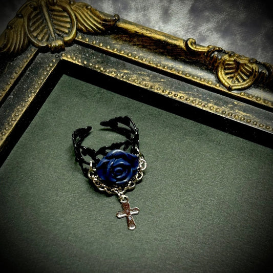 <01002>gothic ring (blue/cross)