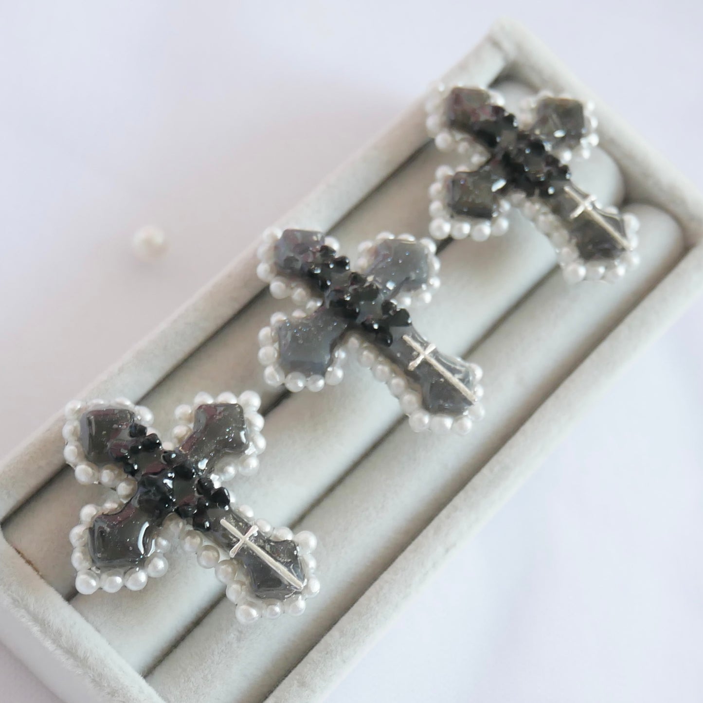 <15002>Cross ring (black)