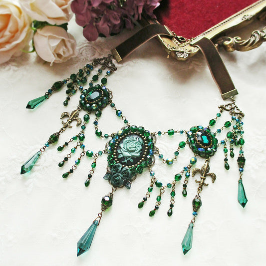 〈26032〉Green Rose Necklace