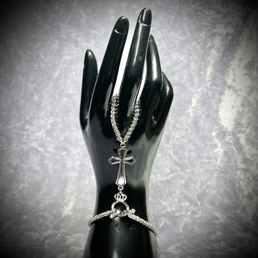 <01045>hand chain/cross