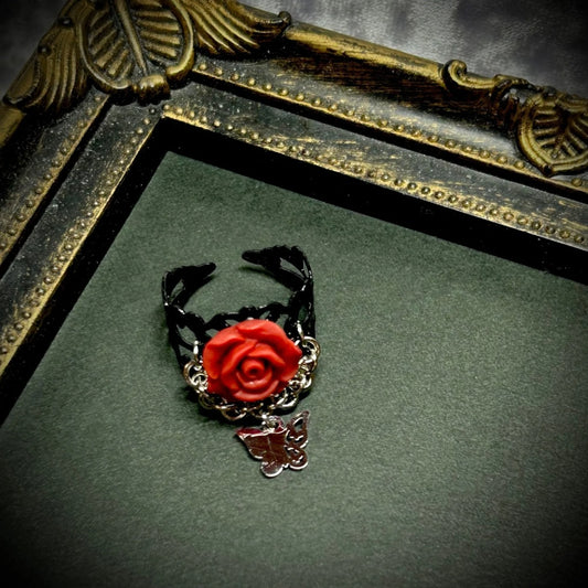 <01007>gothic ring (red/butterfly)